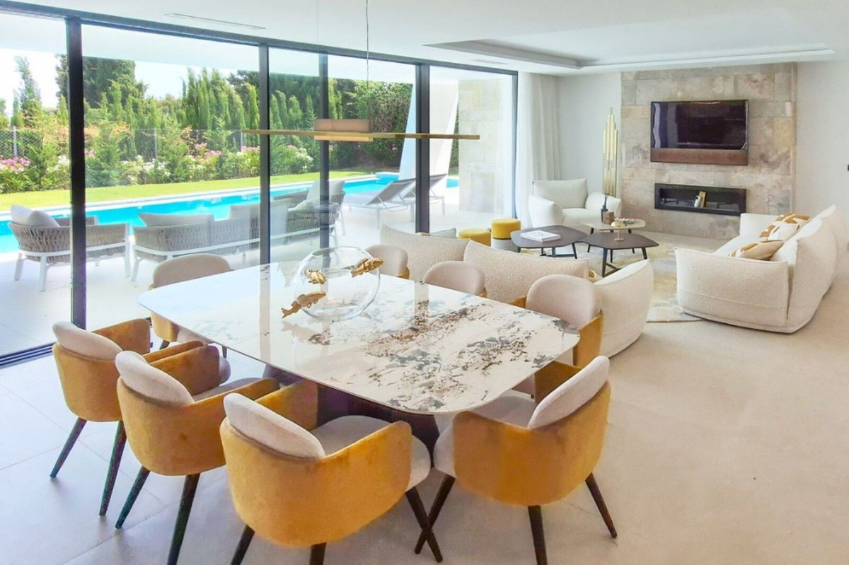 Casa de 4 Dormitorios en venta en Estepona