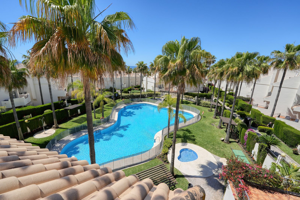 Casa de 4 Dormitorios y 3 Baños en alquiler en Marbella
