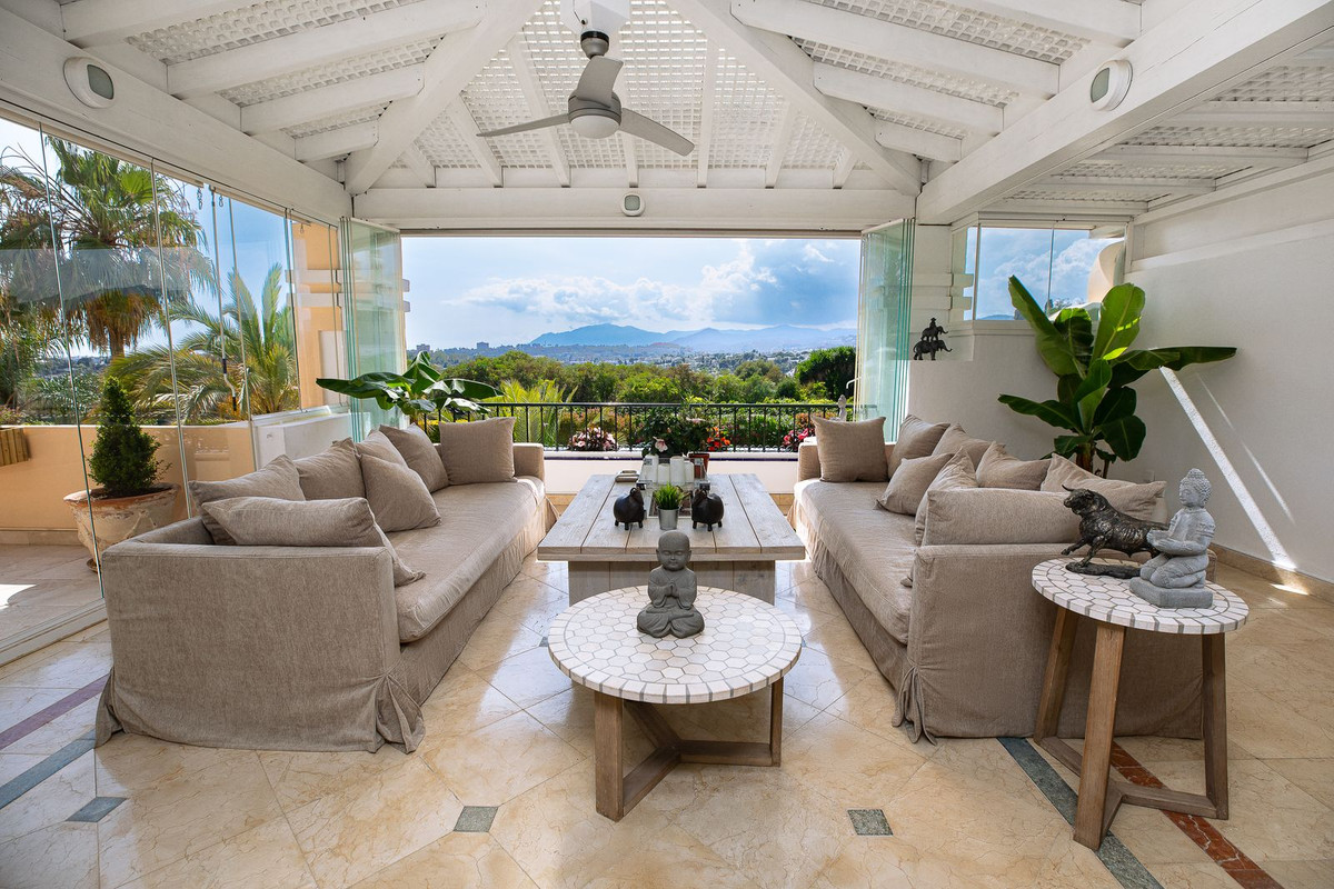 Ático de 3 Dormitorios y 3 Baños en venta en Milla de Oro, Marbella