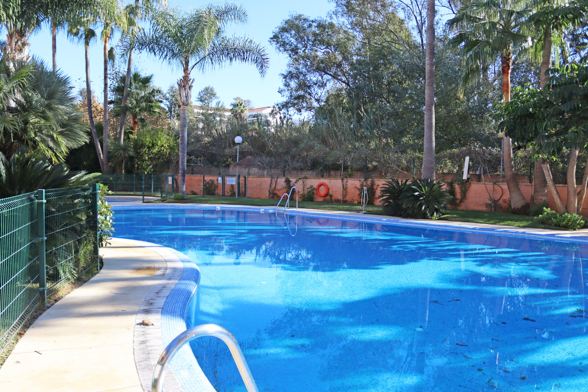 Piso de 3 Dormitorios en venta en Carib Playa, Marbella