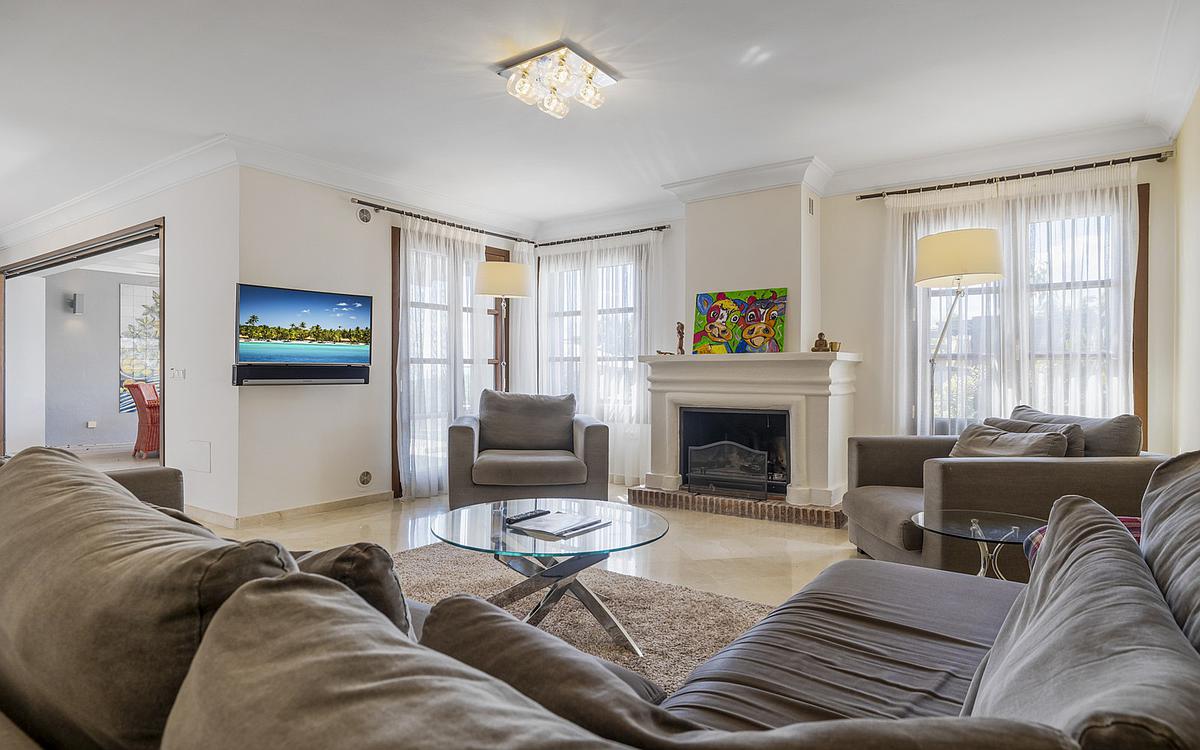 Casa Adosada de 5 Dormitorios en venta en Benahavís