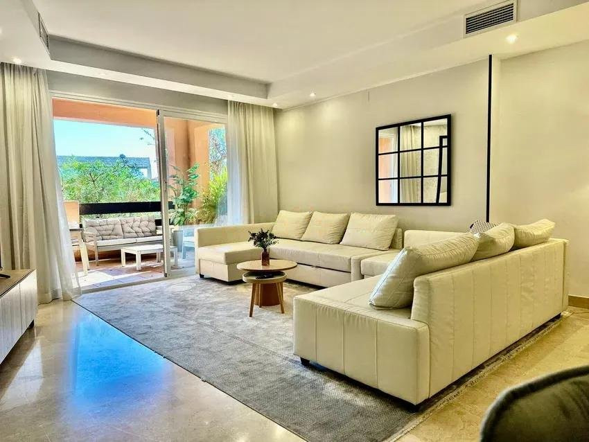 Piso de 3 Dormitorios y 2 Baños en venta en Milla de Oro, Marbella