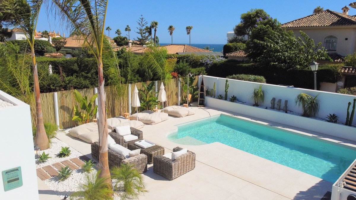 Casa de 4 Dormitorios en venta en Cancelada, Estepona