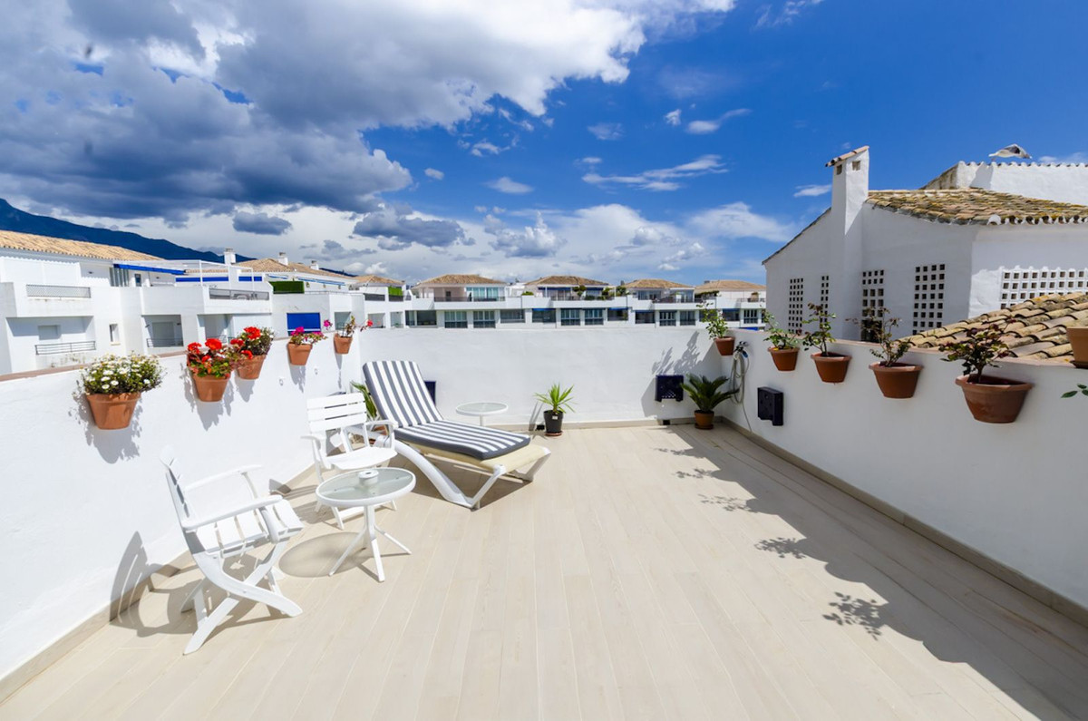 3 Bed, 3 Bath - Penthouse for Sale in Puerto Banús