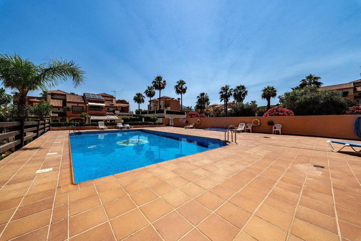 Casa Adosada de 5 Dormitorios y 4 Baños en venta en Coin