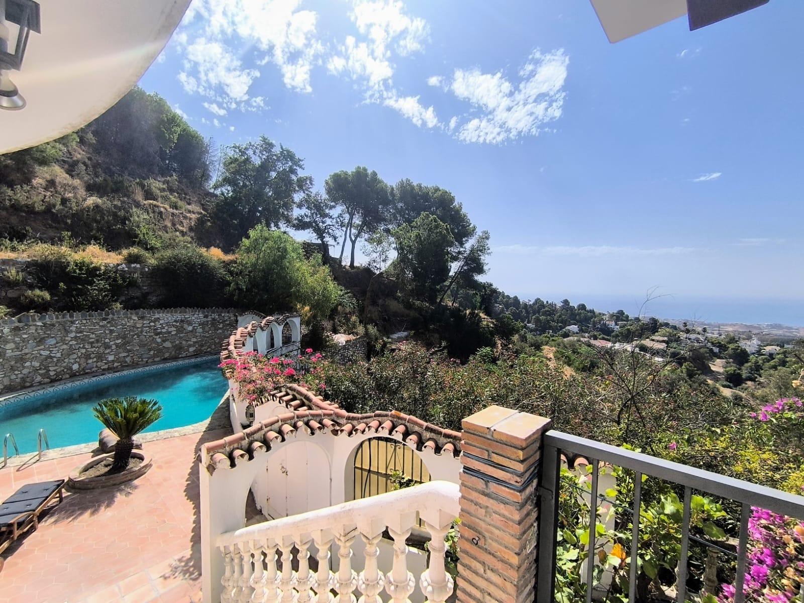 Casa de 4 Dormitorios en alquiler en Mijas