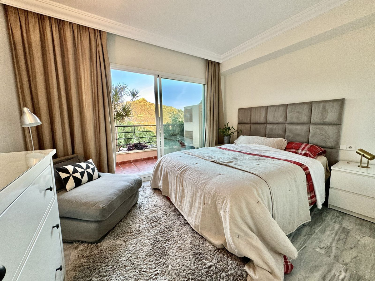 Piso de 2 Dormitorios y 2 Baños en venta en Nueva Andalucía, Marbella