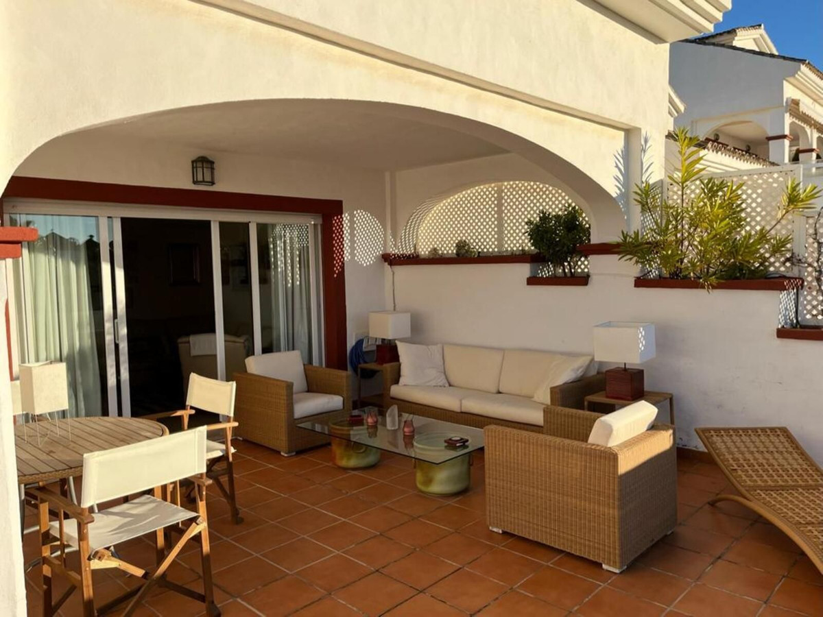 Piso de 2 Dormitorios y 2 Baños en alquiler vacacional en Elviria, Marbella