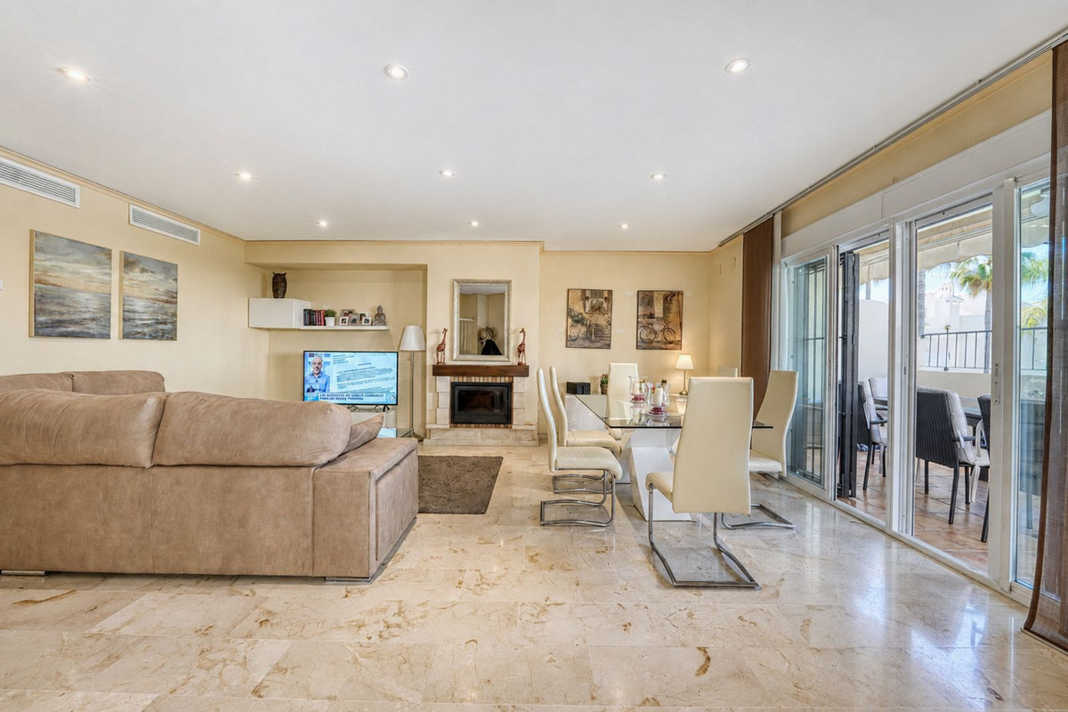 Casa de 4 Dormitorios y 3 Baños en alquiler en Marbella