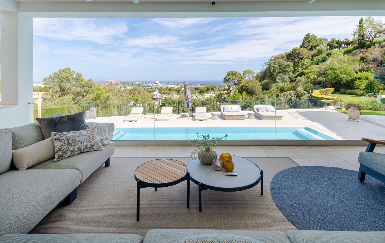 7 Bed, 9 Bath - Villa for Sale in La Quinta, Benahavis