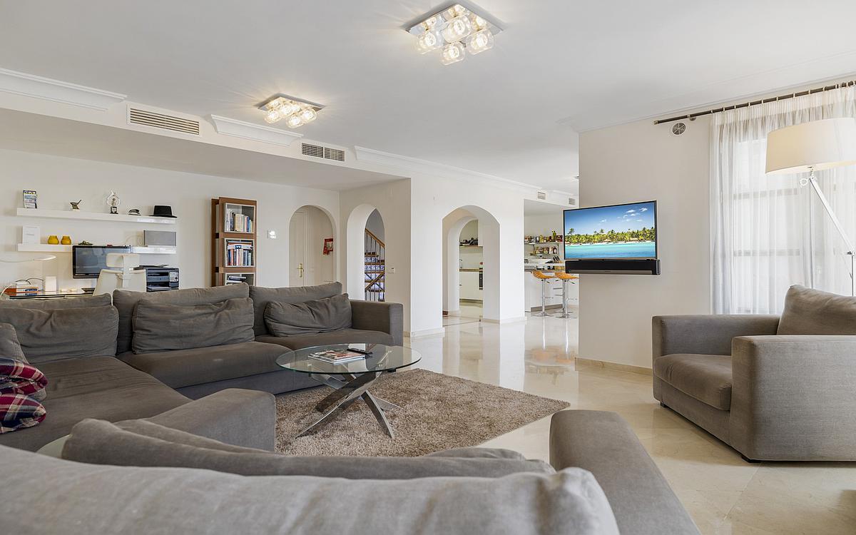 Casa Adosada de 5 Dormitorios en venta en Benahavís