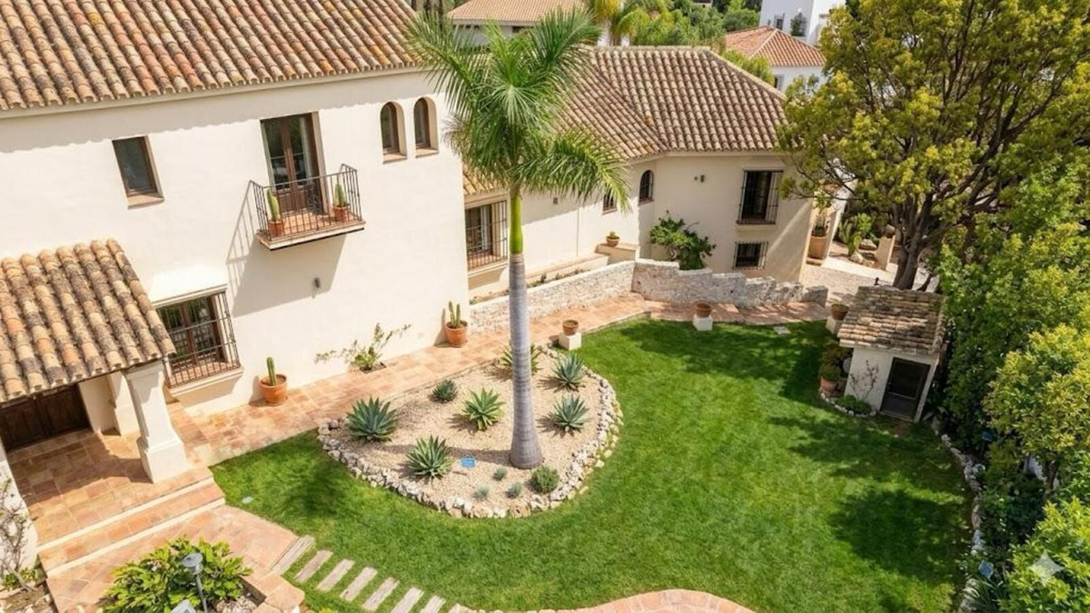Casa de 5 Dormitorios en alquiler en Marbella
