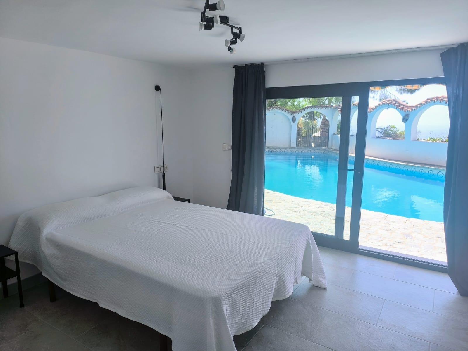 Casa de 4 Dormitorios en alquiler en Mijas