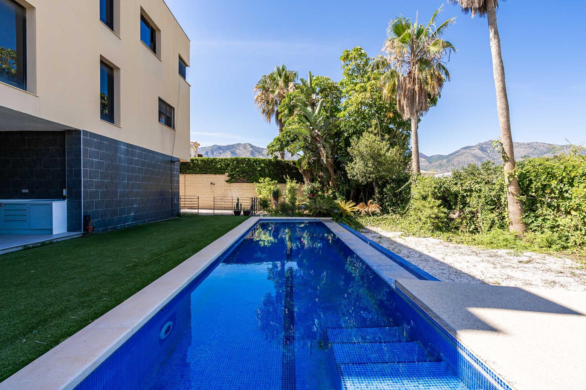 Casa de 5 Dormitorios en venta en Mijas