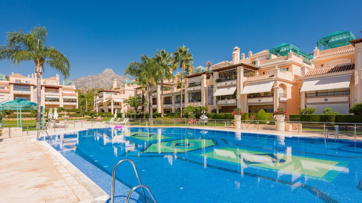 Ático de 3 Dormitorios y 3 Baños en venta en Milla de Oro, Marbella