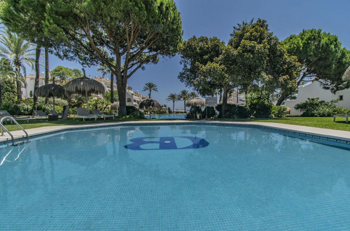 Casa Adosada de 4 Dormitorios y 3 Baños en venta en Puerto Banús