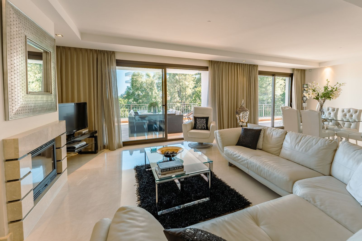 Piso de 3 Dormitorios y 3 Baños en venta en La Quinta, Benahavís