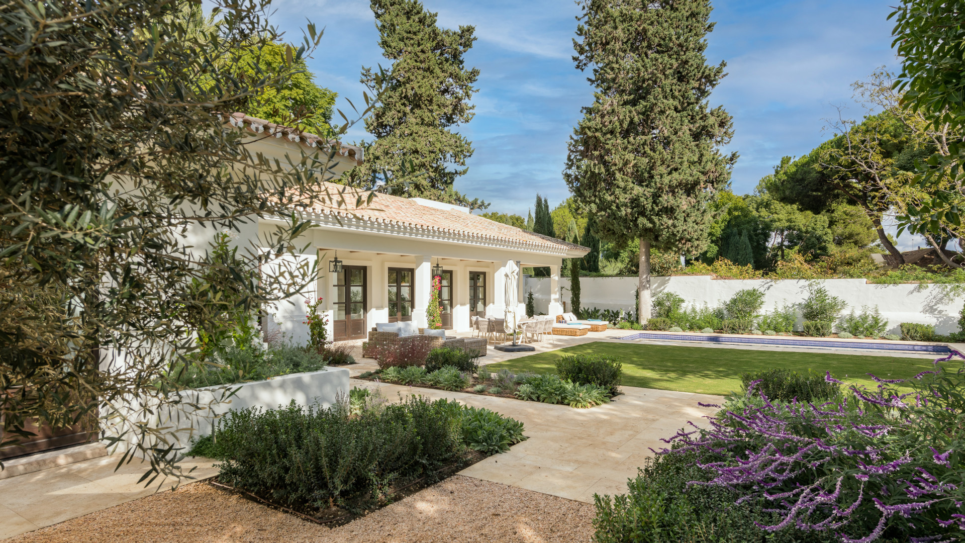 4 Bed, 12 Bath - Villa for Sale in Marbella Golden Mile