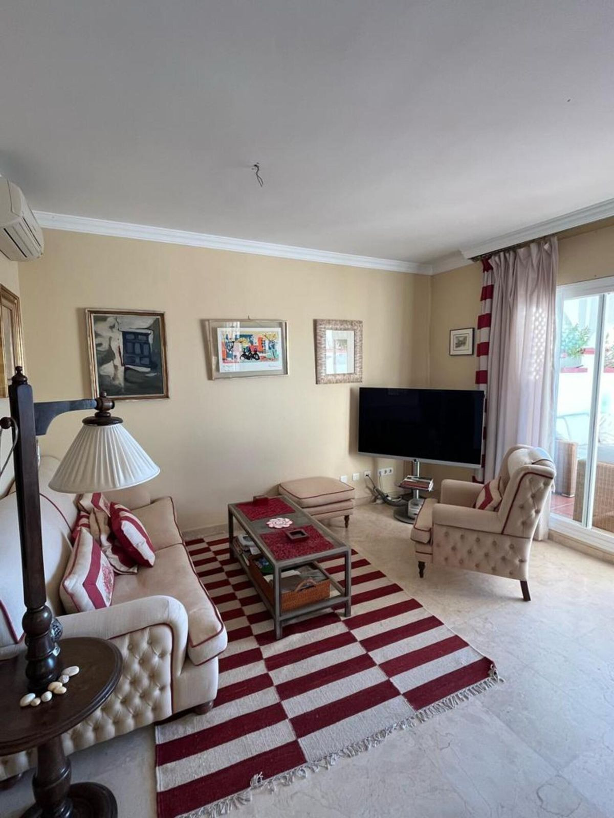 Piso de 2 Dormitorios y 2 Baños en alquiler vacacional en Elviria, Marbella