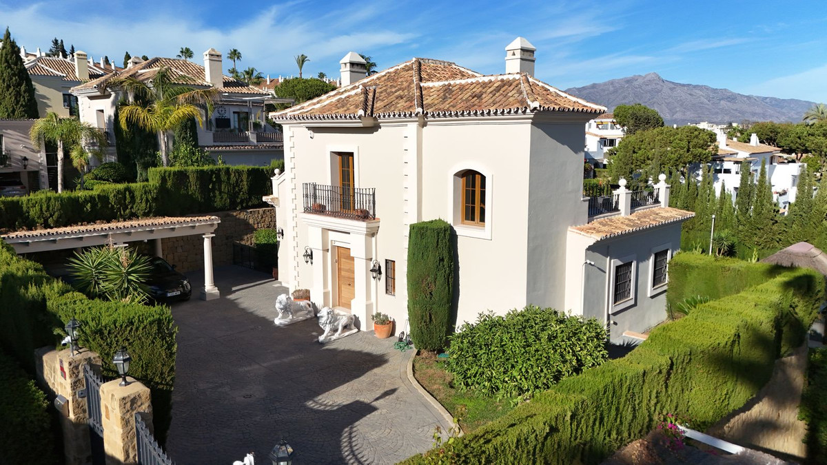 4 Bed - Villa for Sale in El Paraíso