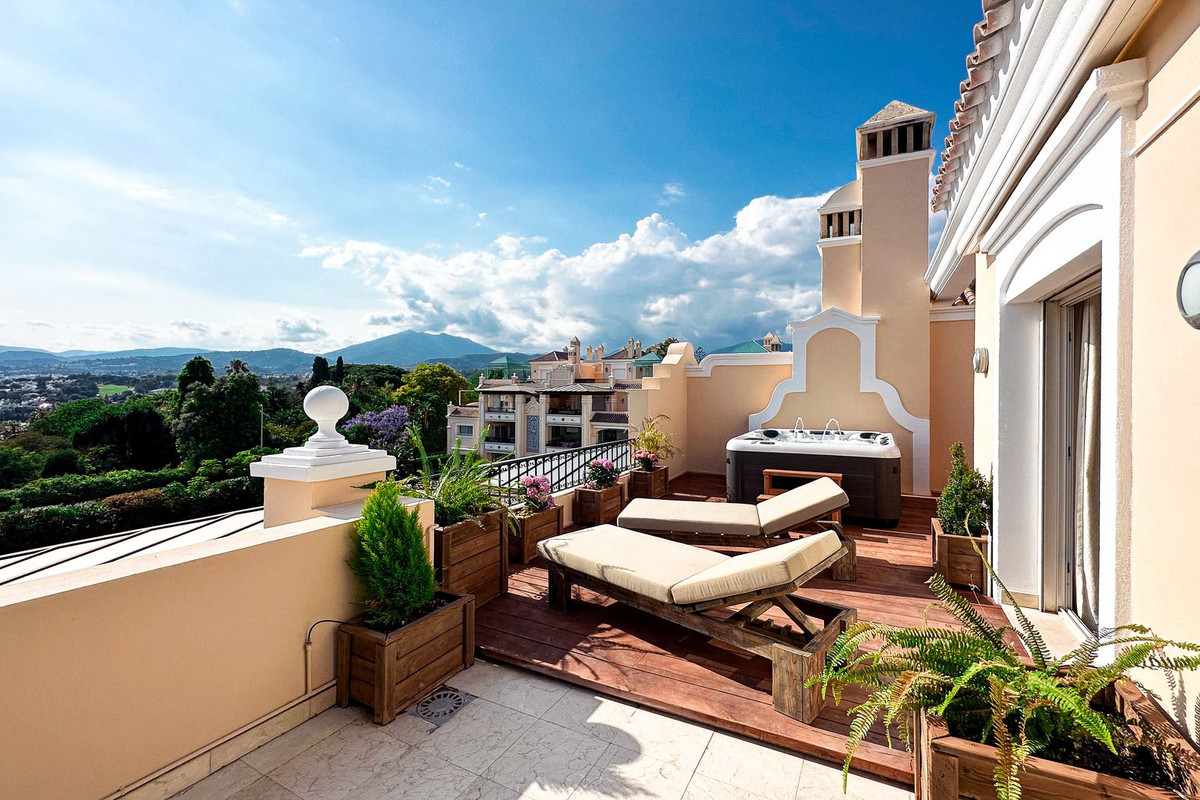 Ático de 3 Dormitorios y 3 Baños en venta en Milla de Oro, Marbella