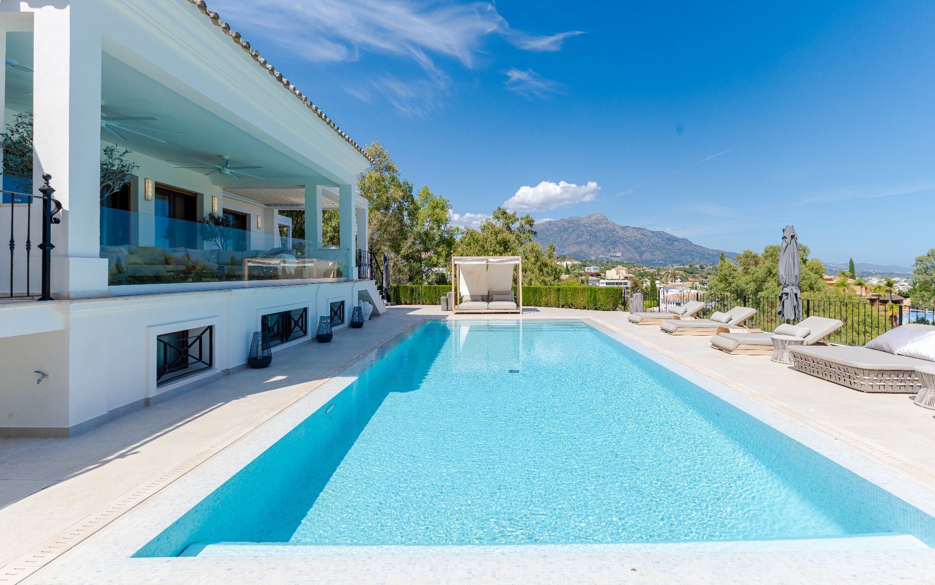 7 Bed, 9 Bath - Villa for Sale in La Quinta, Benahavis