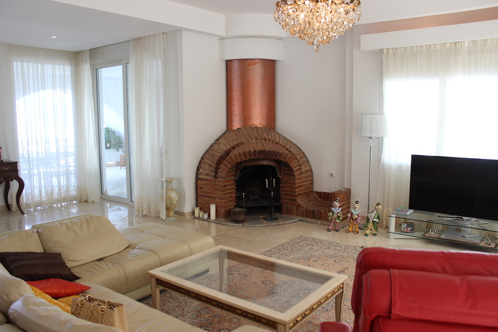 Casa de 6 Dormitorios en alquiler vacacional en La Mairena, Marbella