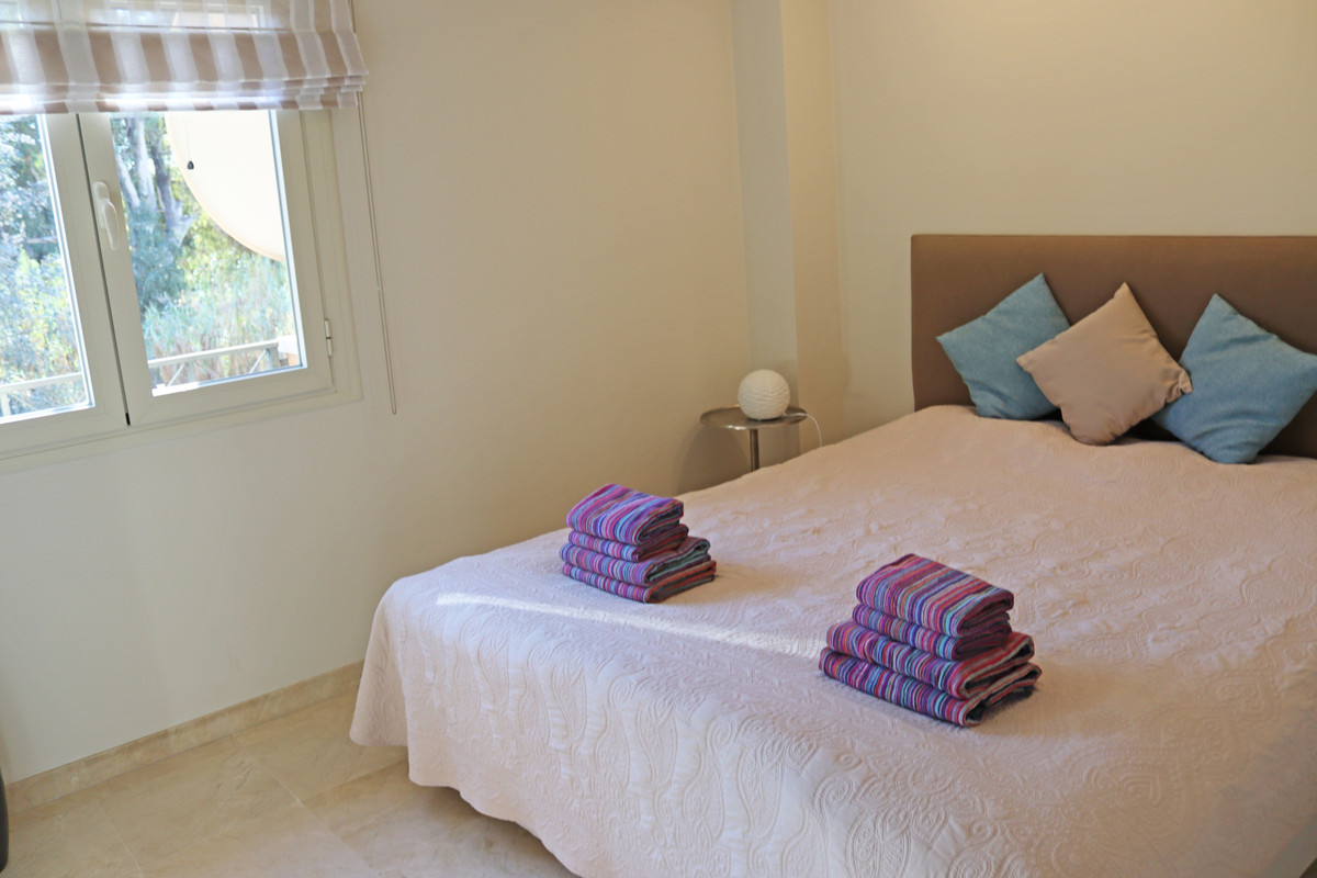 Piso de 3 Dormitorios en venta en Carib Playa, Marbella