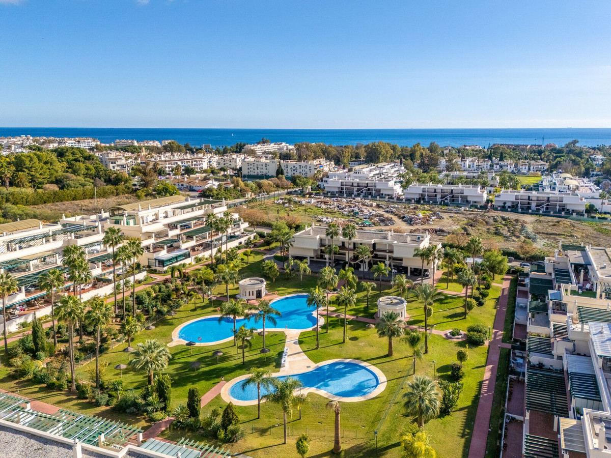 Piso de 2 Dormitorios y 2 Baños en alquiler en Nueva Andalucía, Marbella