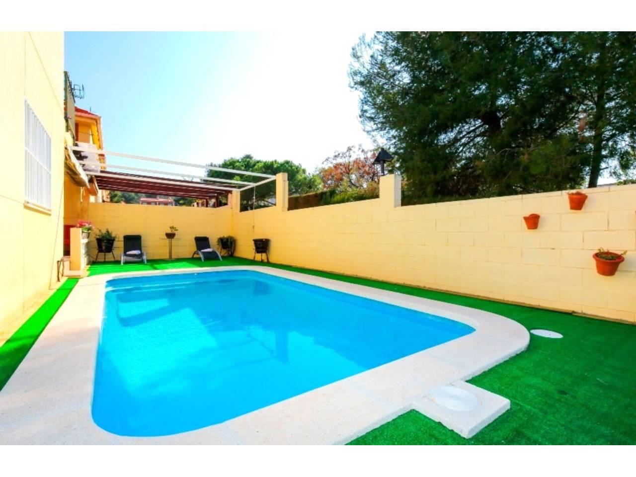 Casa Adosada de 4 Dormitorios y 3 Baños en alquiler vacacional en Salou