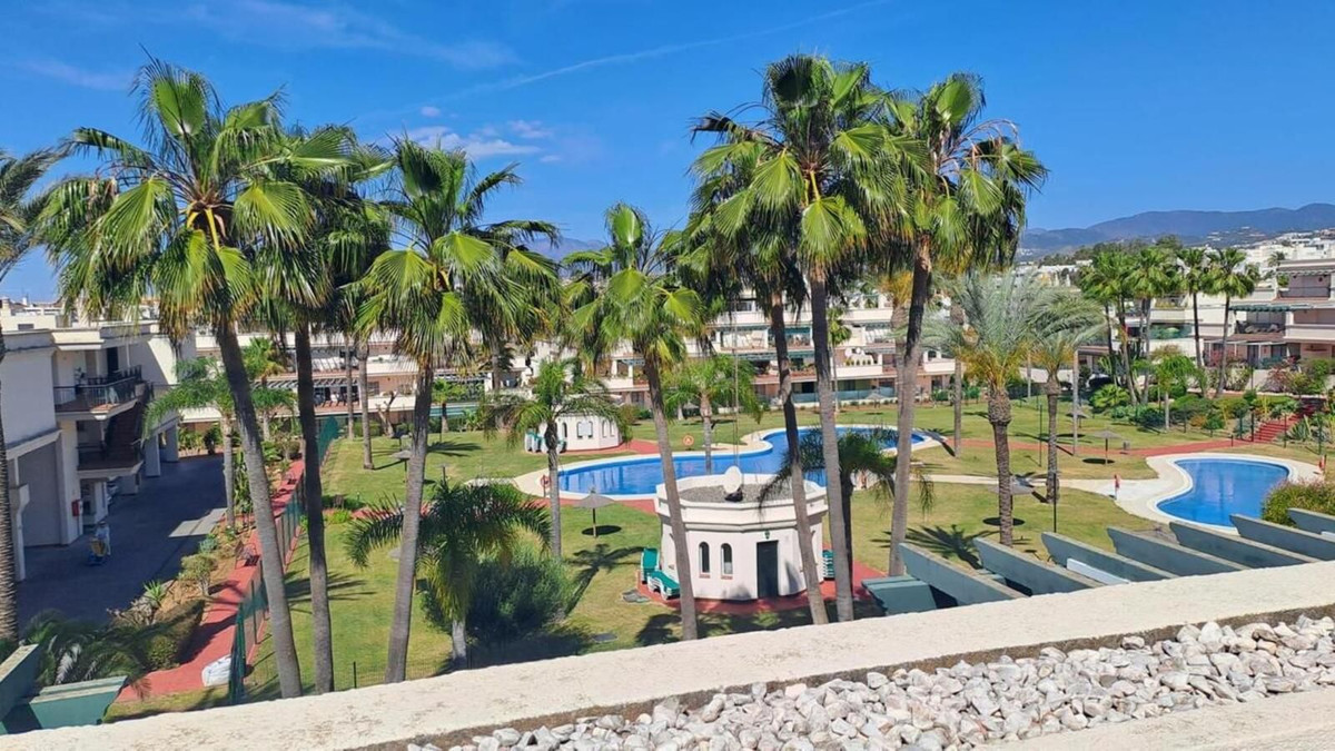 Piso de 2 Dormitorios y 2 Baños en alquiler en Nueva Andalucía, Marbella