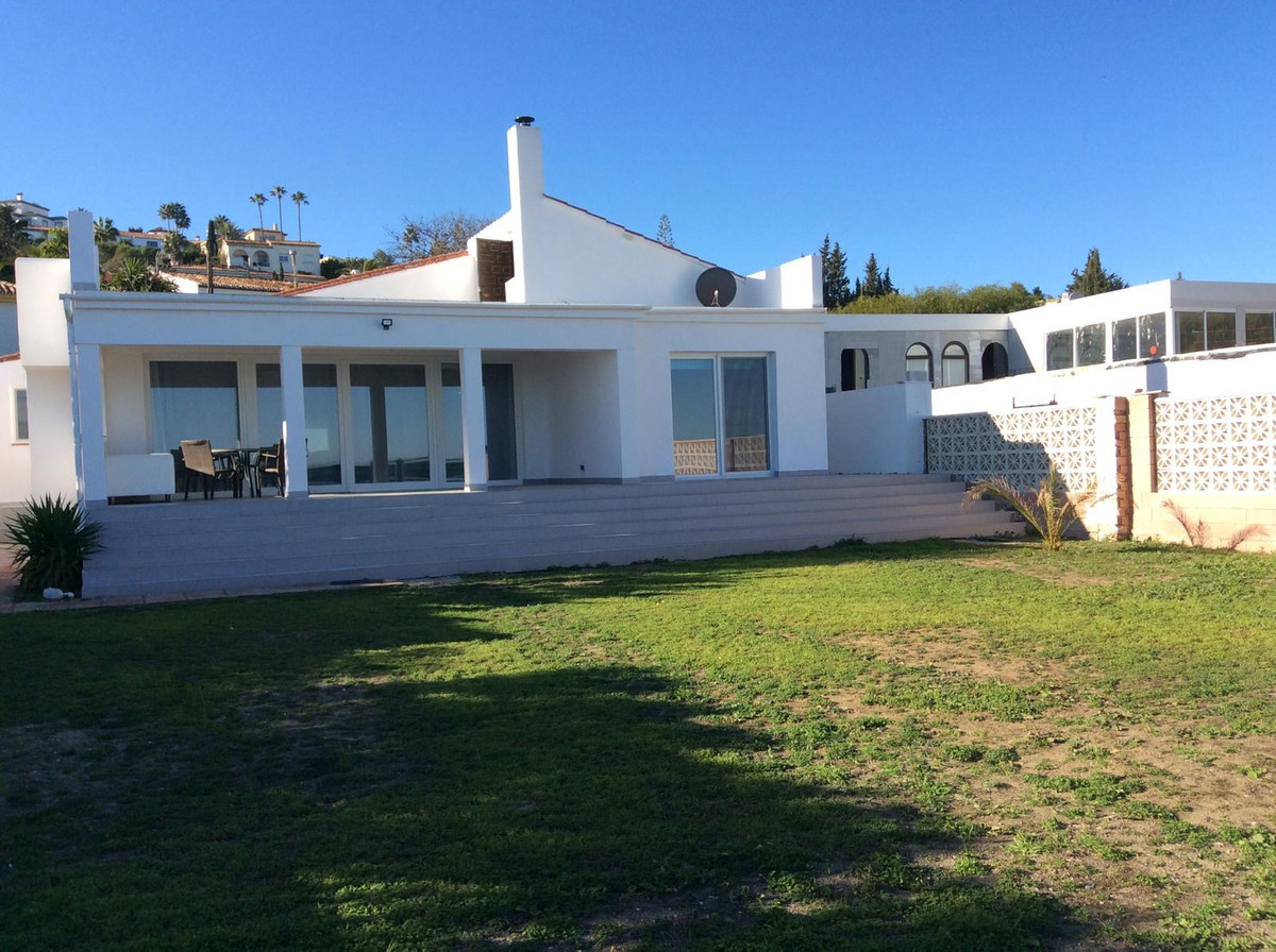 Casa de 4 Dormitorios en venta en Estepona