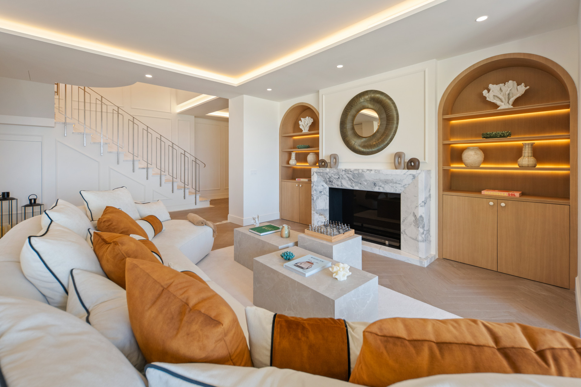 Ático de 5 Dormitorios y 6 Baños en venta en Nueva Andalucía, Marbella