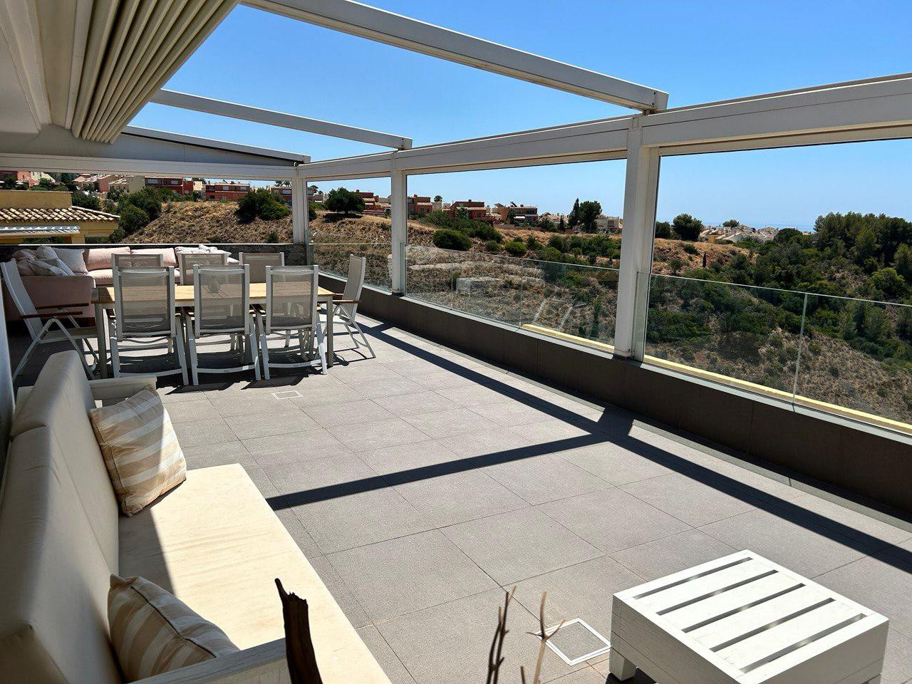 Ático de 3 Dormitorios y 3 Baños en alquiler en Milla de Oro, Marbella