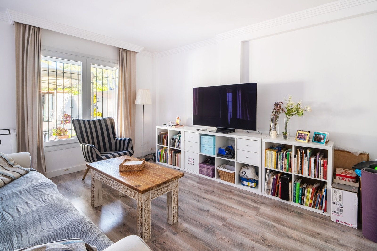 4 спални - Редова къща за продажба в Atalaya, Estepona