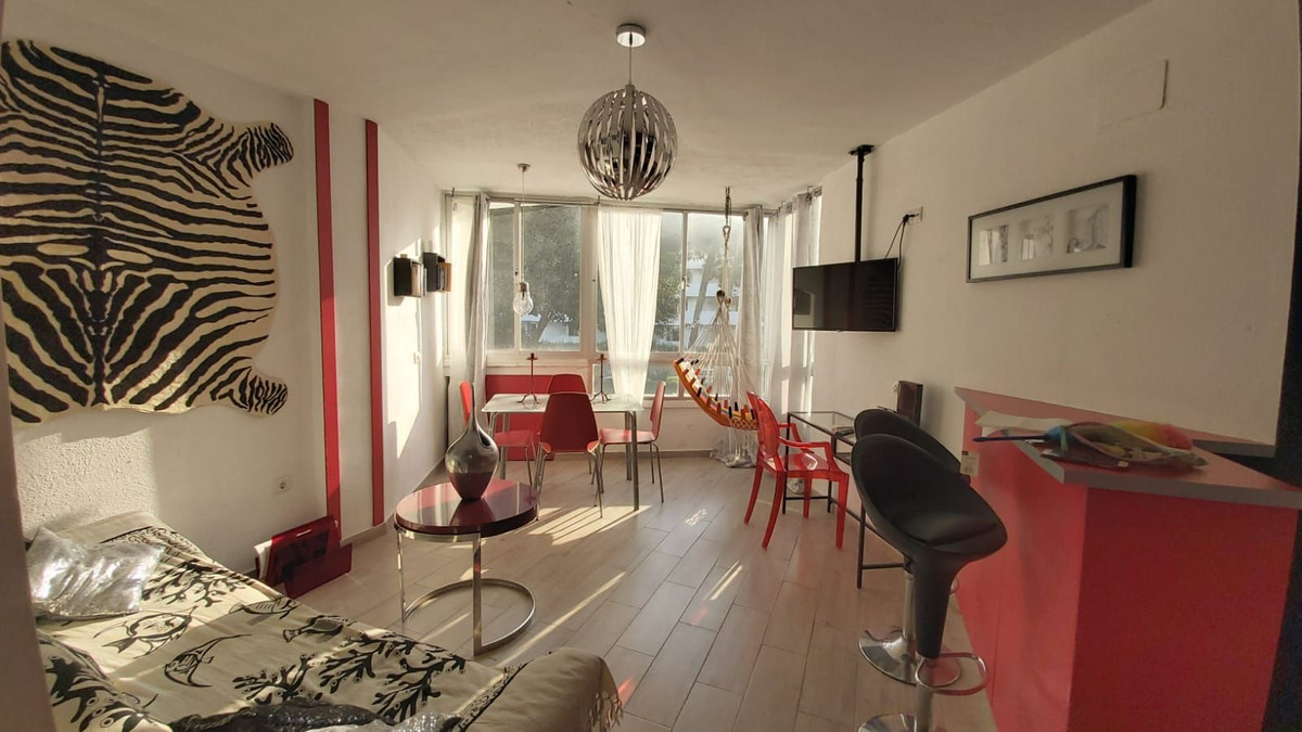 Piso de 2 Dormitorios y 1 Baño en venta en Calahonda