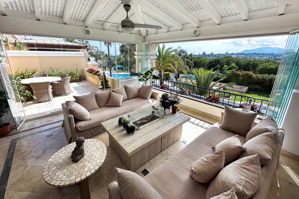 Ático de 3 Dormitorios y 3 Baños en venta en Milla de Oro, Marbella