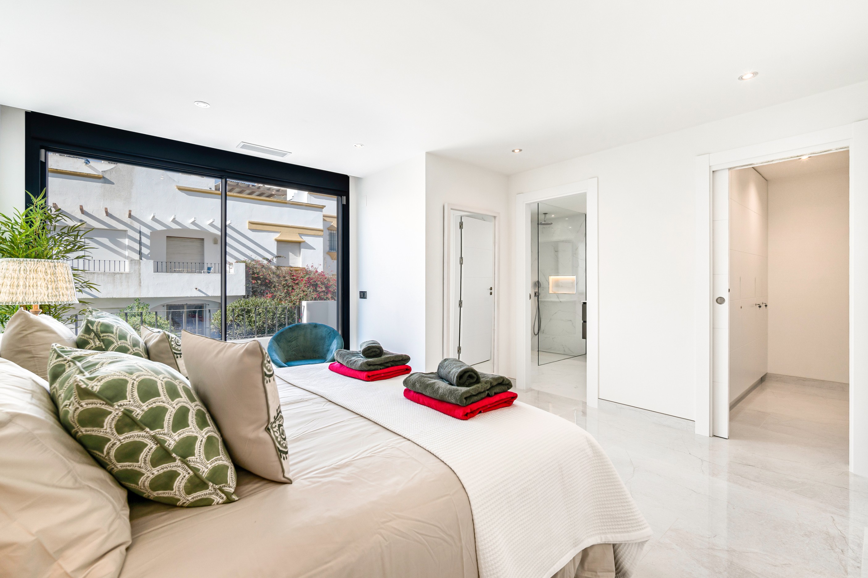 5 Bed, 4 Bath - Townhouse Holiday Rental in Marbella Golden Mile