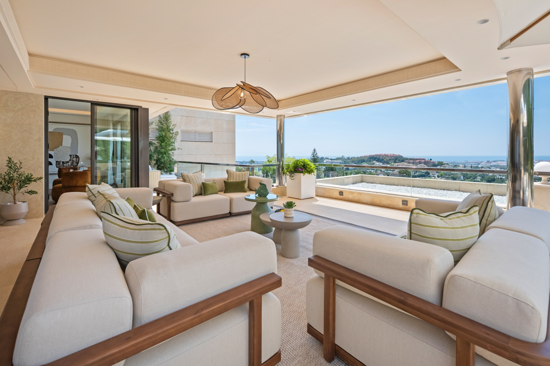 Ático de 5 Dormitorios y 6 Baños en venta en Nueva Andalucía, Marbella