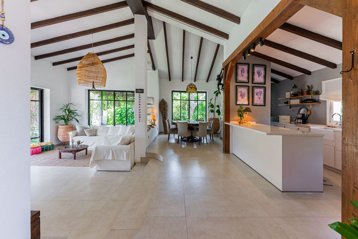 Casa de 4 Dormitorios en venta en Atalaya, Estepona