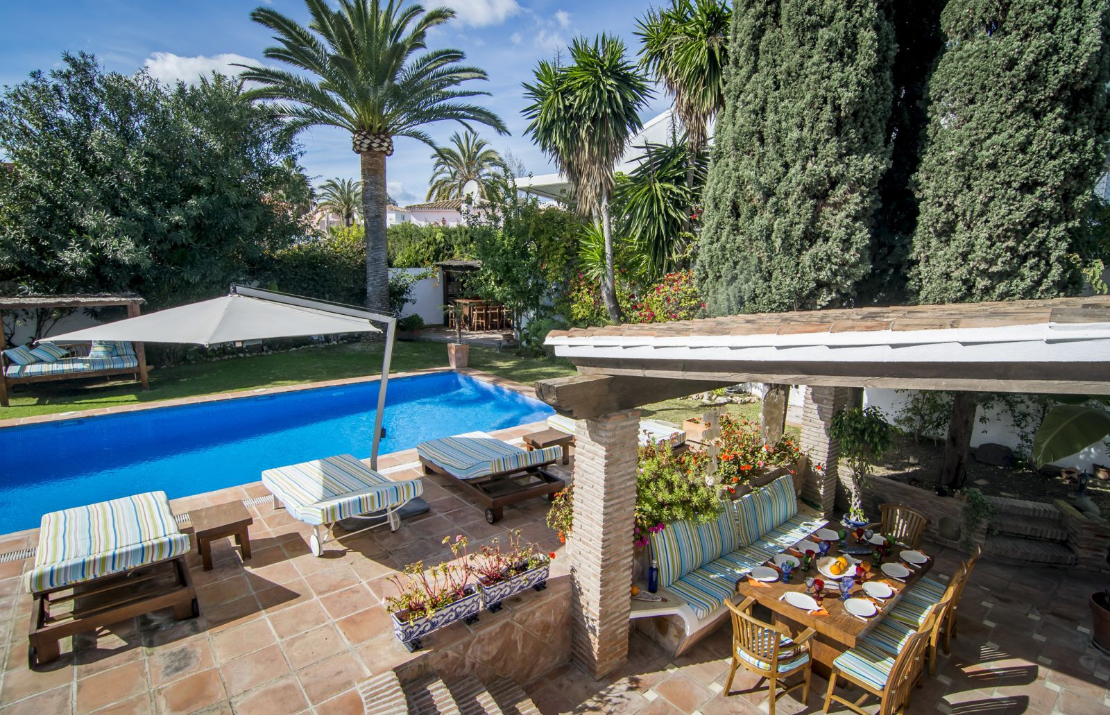 Casa de 4 Dormitorios en alquiler en Milla de Oro, Marbella