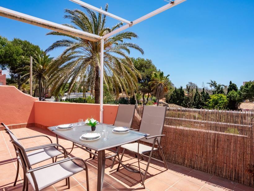 Piso de 2 Dormitorios y 2 Baños en alquiler vacacional en Costabella, Marbella