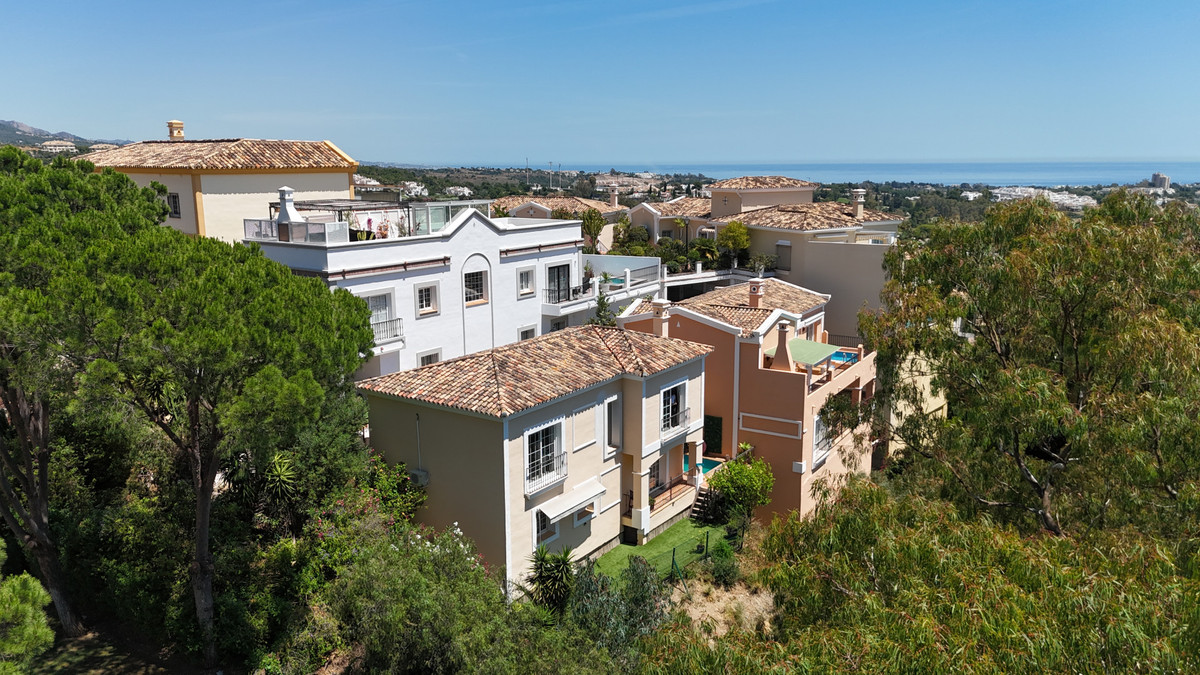 Casa de 3 Dormitorios y 2 Baños en venta en Nueva Andalucía, Marbella