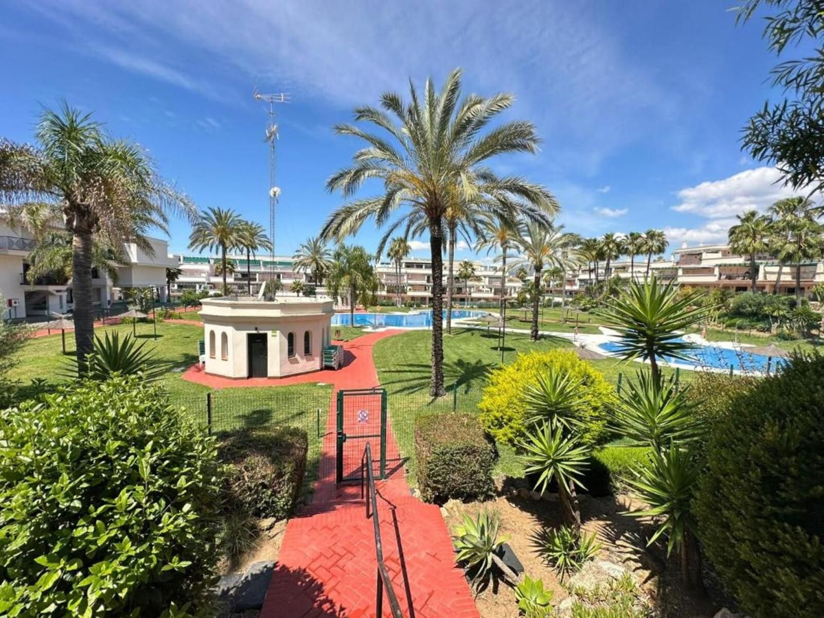 Piso de 2 Dormitorios y 2 Baños en alquiler en Nueva Andalucía, Marbella