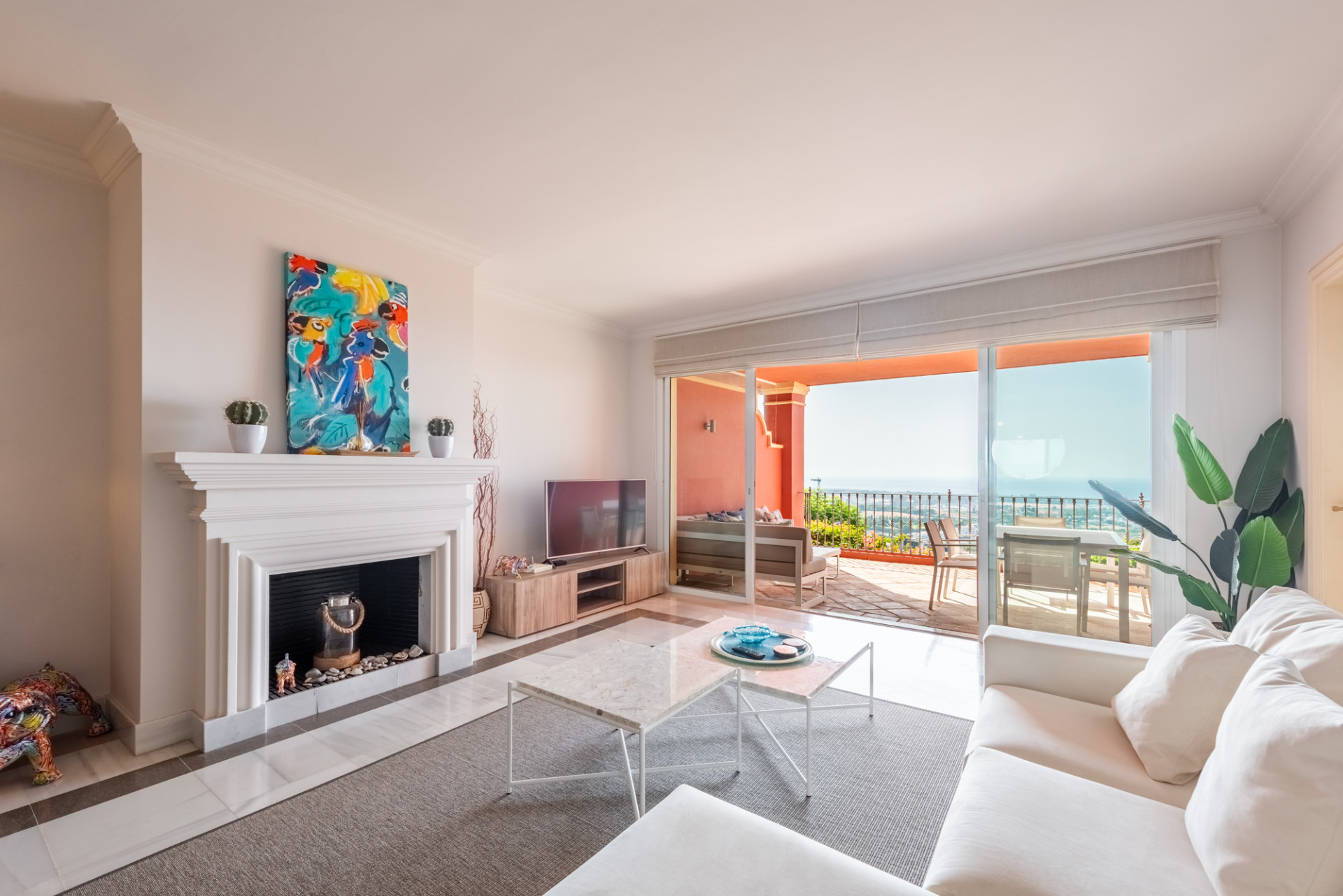 Piso de 2 Dormitorios y 2 Baños en venta en Monte Halcones, Benahavís