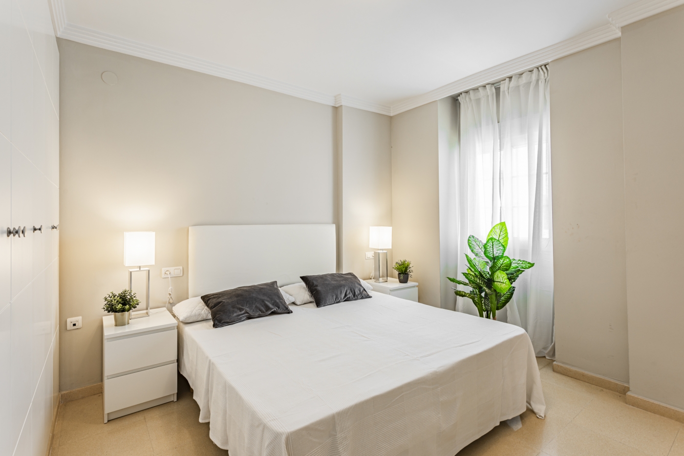 Piso de 2 Dormitorios y 1 Baño en venta en Nueva Andalucía, Marbella