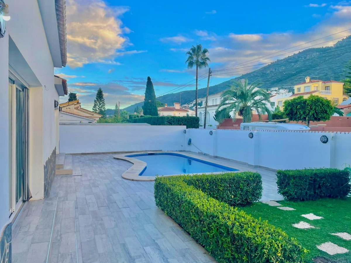 4 Bed, 3 Bath - Villa for Sale in Alhaurin de la Torre