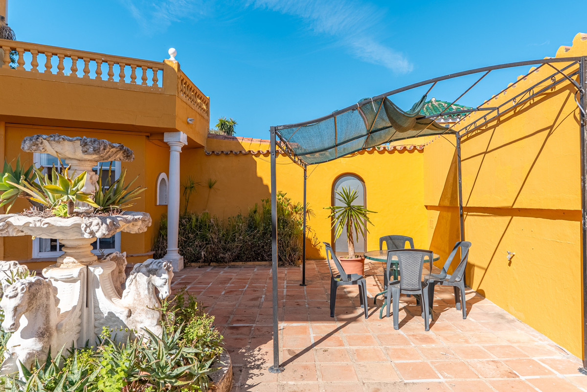 5 Bed - Villa for Rent in Estepona