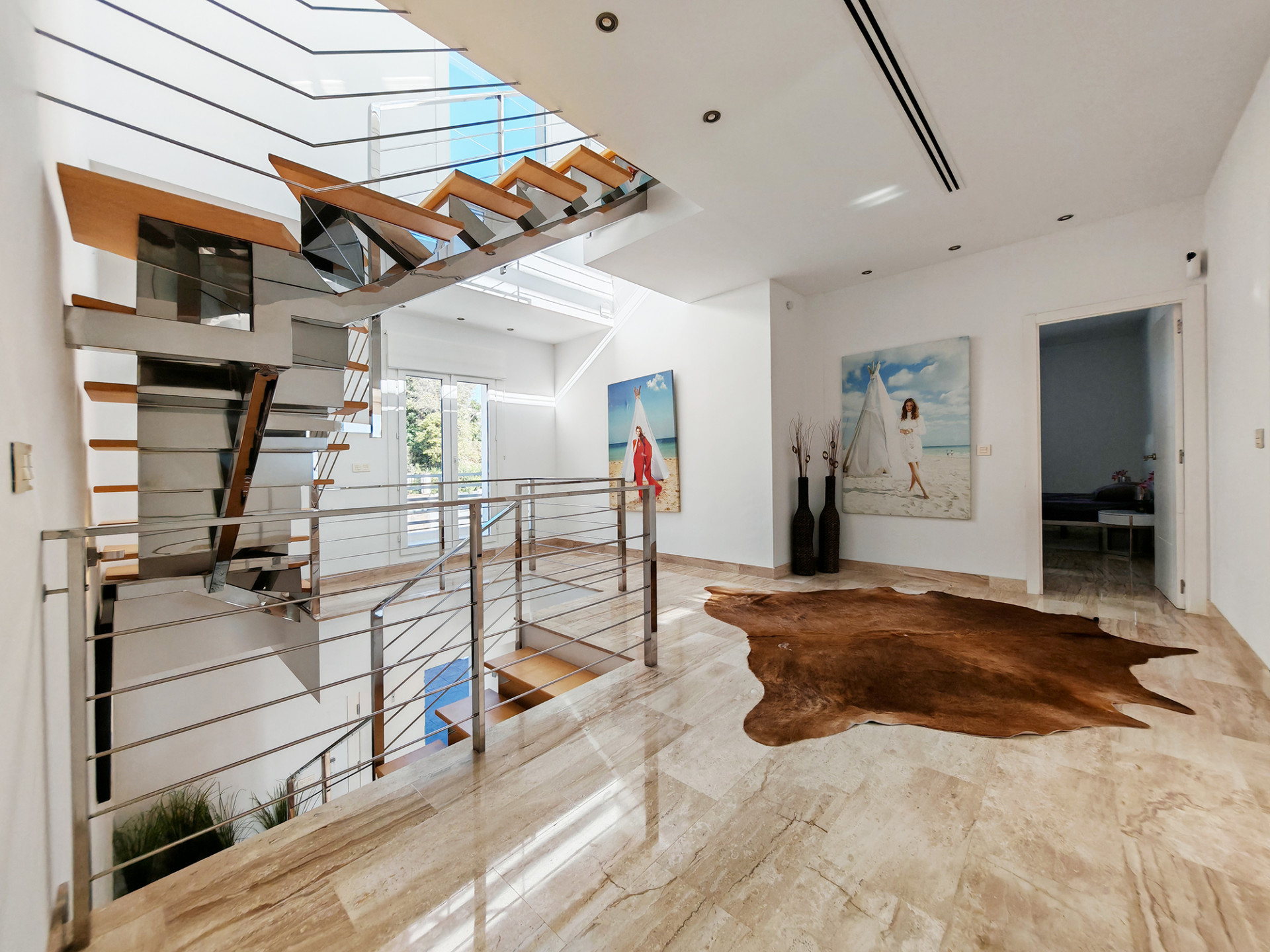Casa de 6 Dormitorios y 5 Baños en venta en El Rosario, Marbella