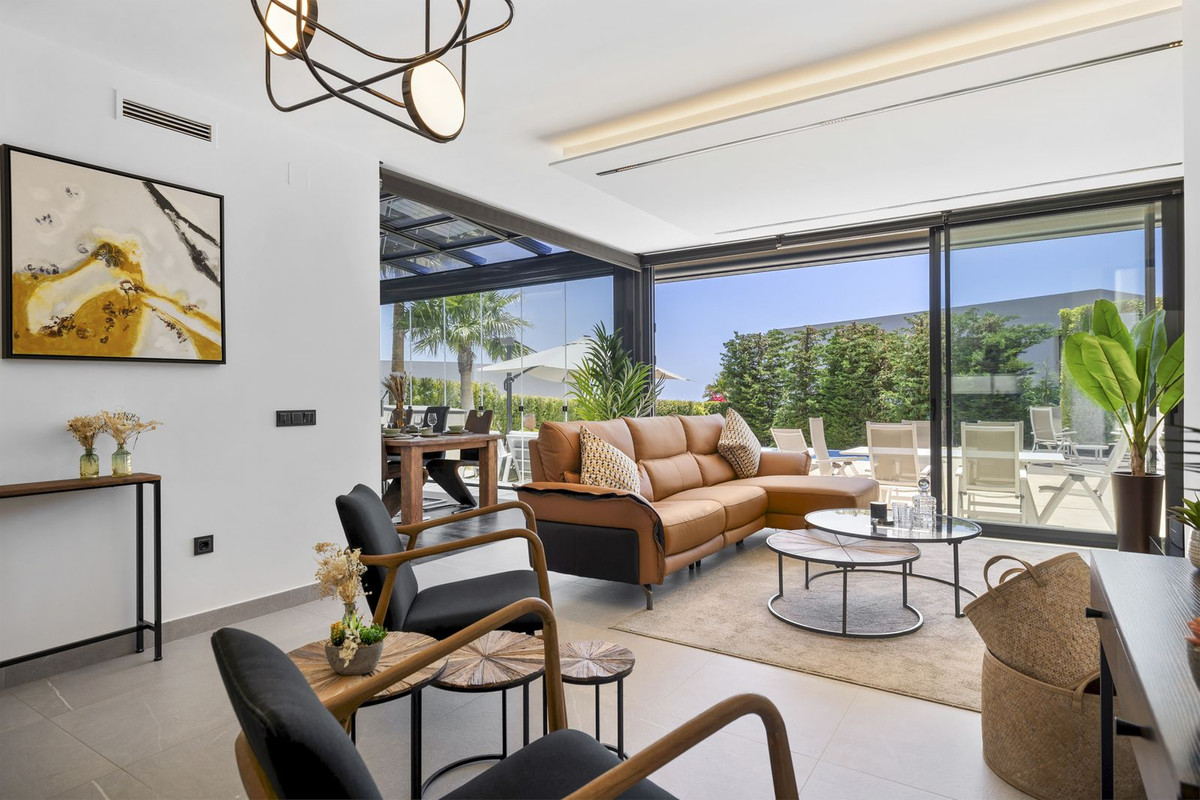 Casa de 4 Dormitorios y 4 Baños en alquiler en Mijas
